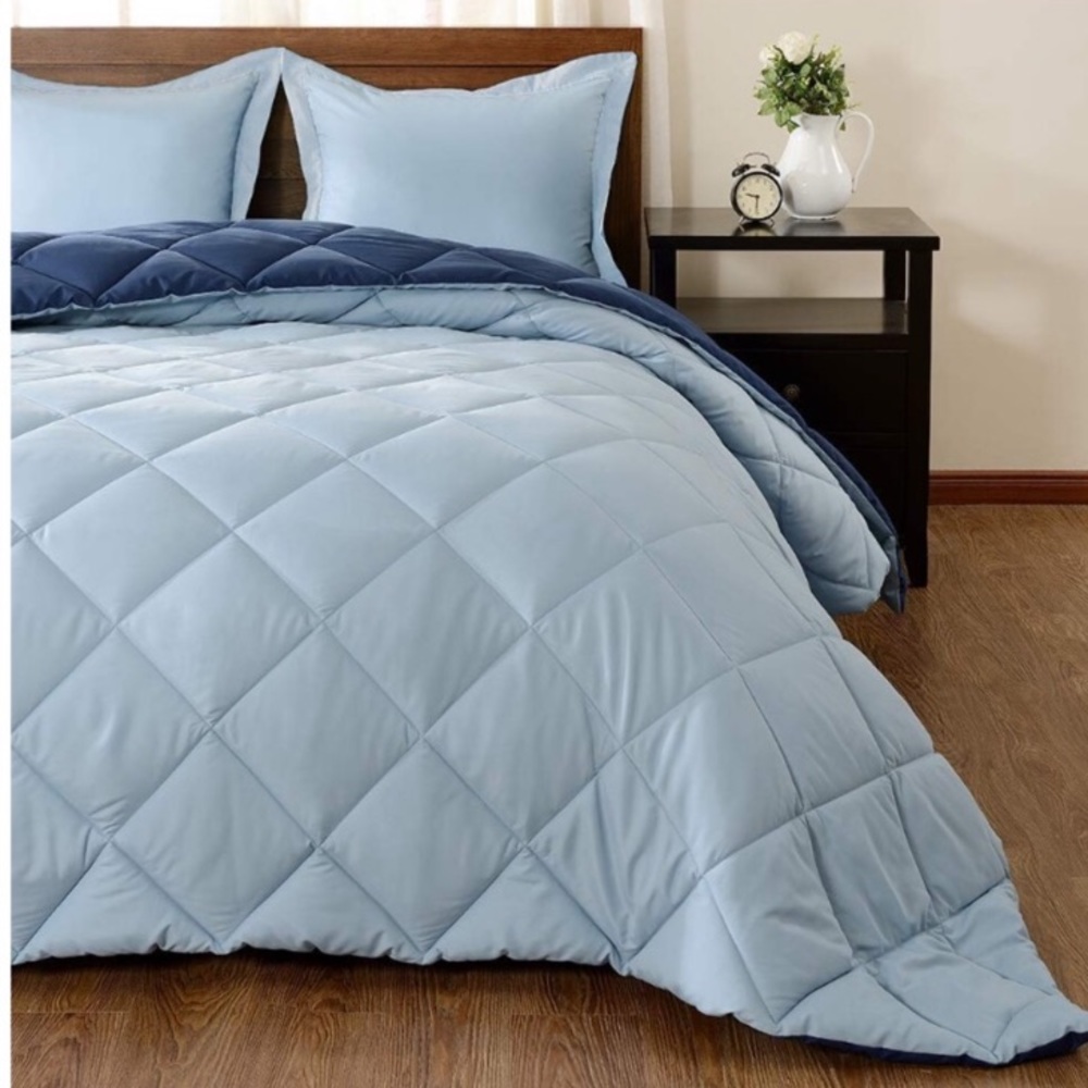 - 3 PC Set-Down Alternative Reversible Comforter - Picture 3 of 6